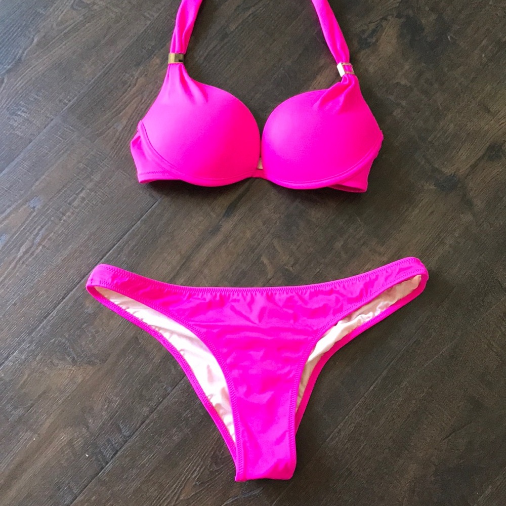 Victoria’s Secret bikini